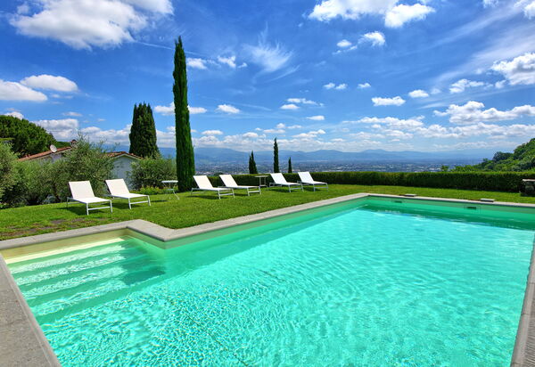 Villa Mami: бассейн, Лето, Открытый