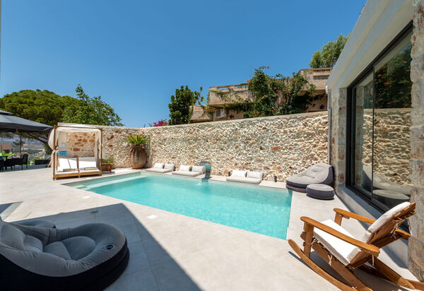 Villa Paul: bassin, Extérieur, Extérieurs