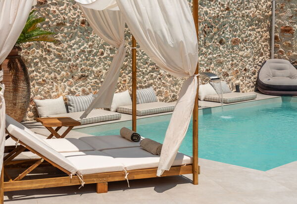 Villa Paul: bassin, Extérieur, Extérieurs