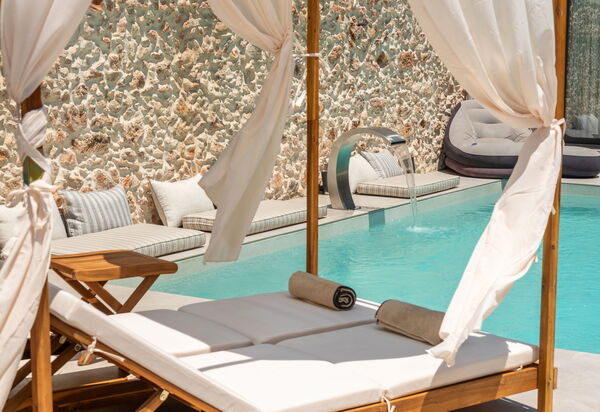 Villa Paul: bassin, Extérieur, Extérieurs