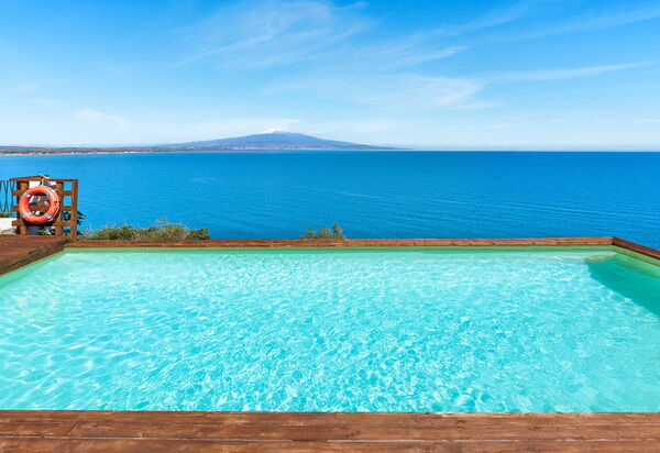 Villa Coralia: бассейн, Взгляды, Открытый, Экстерьеры