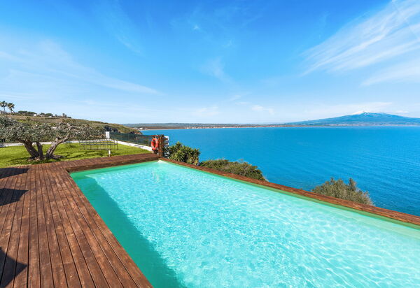 Villa Coralia: бассейн, Взгляды, Открытый, Экстерьеры