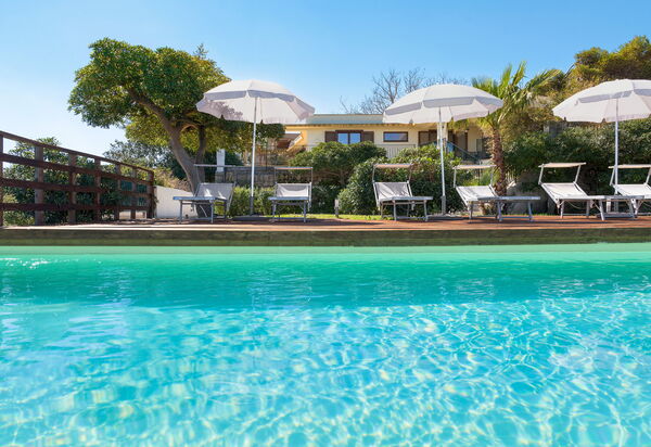 Villa Coralia: бассейн, Открытый, Экстерьеры