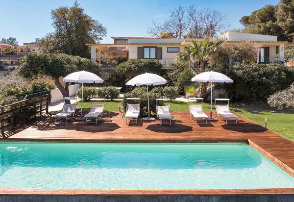 Villa Coralia: бассейн, Открытый, Экстерьеры