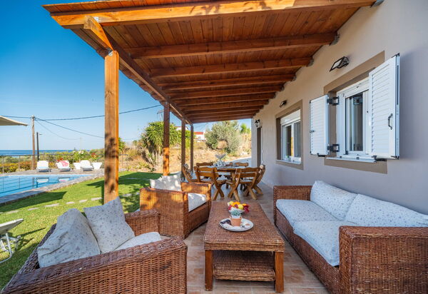 Villa Rose: Altan / terrasse / gårdhave, Have, pool, Udendørs, Udvendige, Visninger