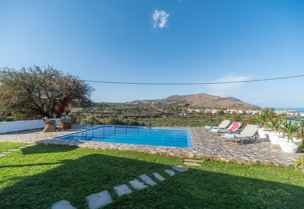 Villa Rose: Have, pool, Udendørs, Udvendige, Visninger