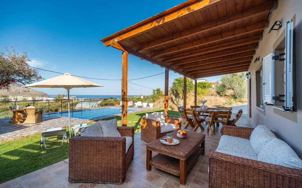 Villa Rose: Балкон / Терраса / Патио, бассейн, Взгляды, Открытый, Сад, Экстерьеры