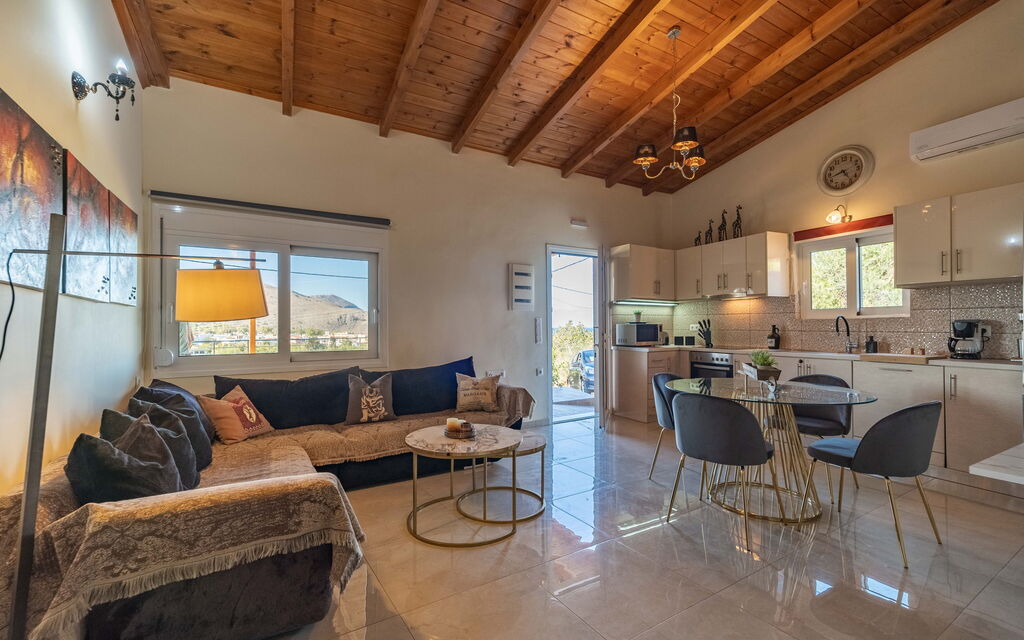 Villa Rose: Гостиная, Кухня