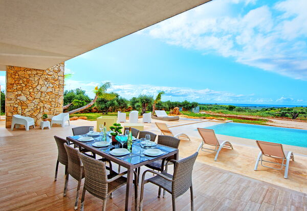 Villa Infinito: Außen, Balkon / Terrasse / Patio, Draussen, Schwimmbad