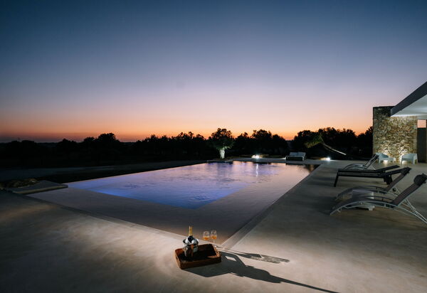 Villa Infinito: Ansichten, Außen, Balkon / Terrasse / Patio, Draussen, Schwimmbad