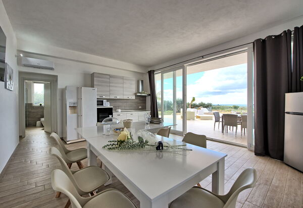 Villa Infinito: Esszimmer, Küche