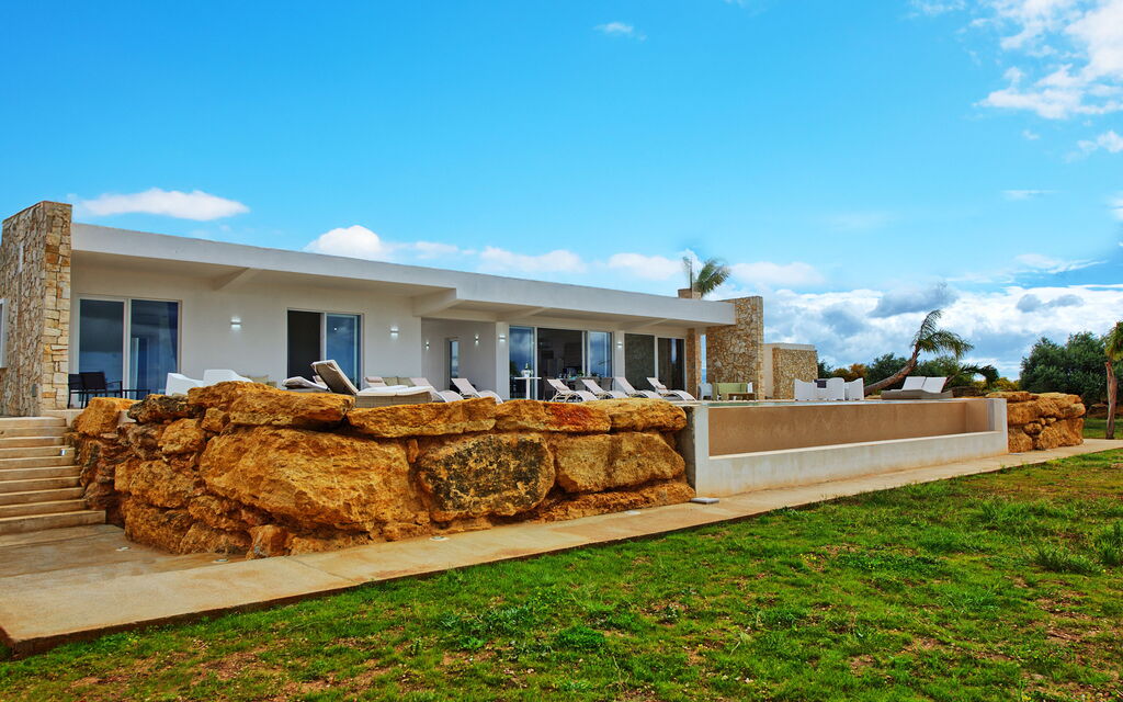 Villa Infinito: Building Exterior, Garden, Outdoor