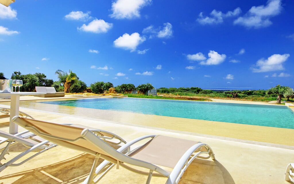 Villa Infinito: Building Exterior, Outdoor, Pool