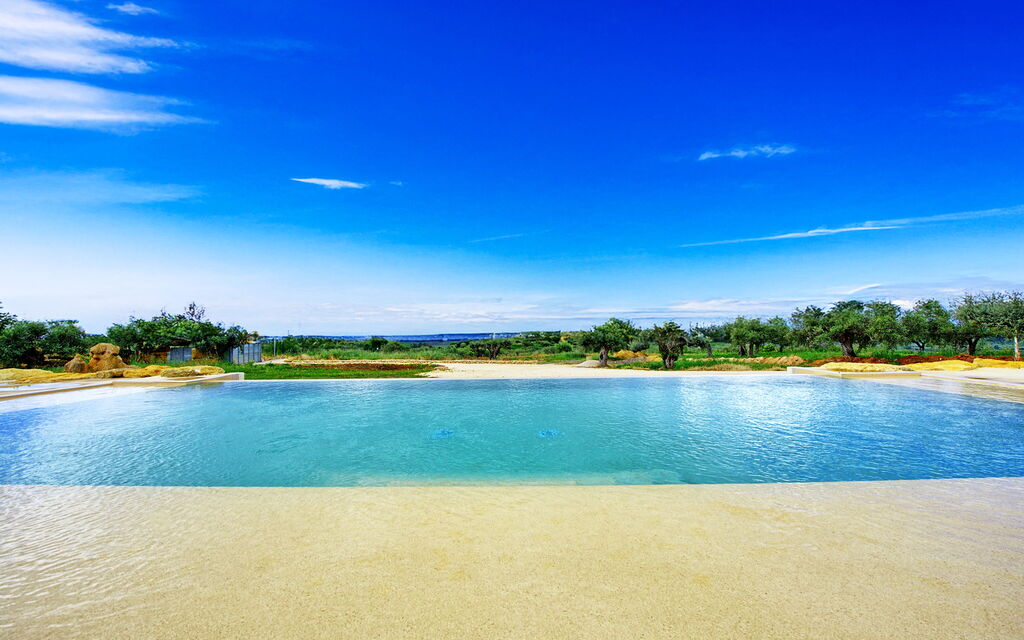 Villa Infinito: Building Exterior, Outdoor, Pool