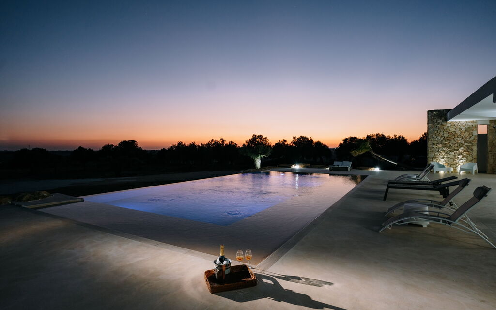 Villa Infinito: Balcony / Terrace / Patio, Building Exterior, Outdoor, Pool, Scenic View