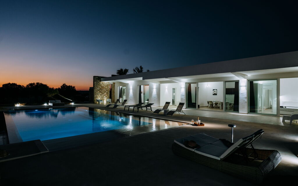 Villa Infinito: Balcony / Terrace / Patio, Building Exterior, Outdoor, Pool