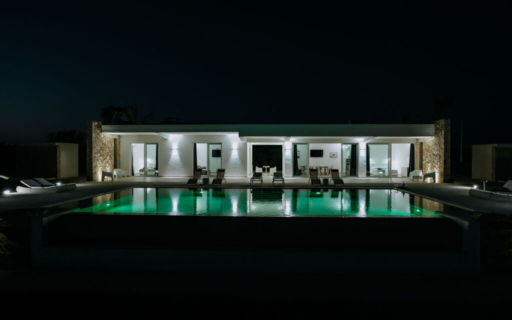Villa Infinito: Building Exterior, Outdoor, Pool