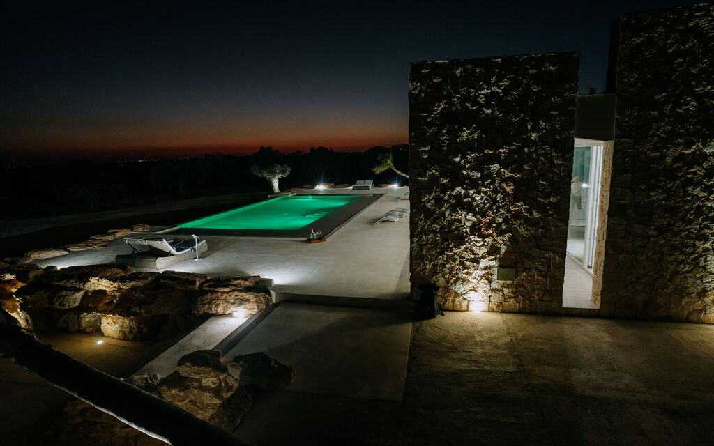 Villa Infinito: Balcony / Terrace / Patio, Building Exterior, Outdoor, Pool, Scenic View