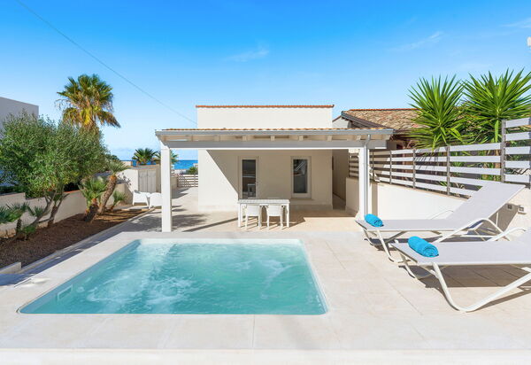 La Siesta: Building Exterior, Outdoor, Pool