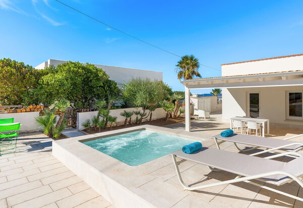 La Siesta: Building Exterior, Outdoor, Pool