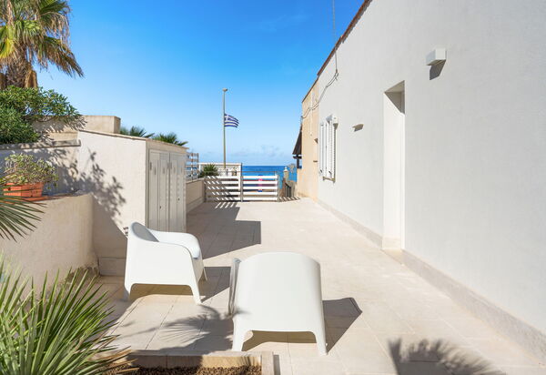 La Siesta: Building Exterior, Outdoor, Scenic View