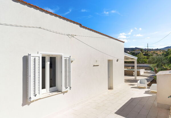 La Siesta: Building Exterior, Outdoor