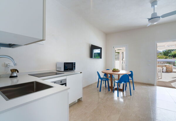 La Siesta: Kitchen, Living Room