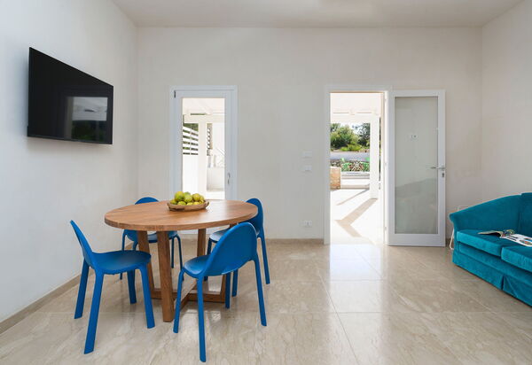 La Siesta: Kitchen, Living Room