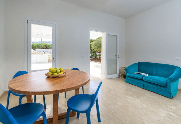 La Siesta: Kitchen, Living Room