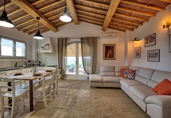 Casa Andrea: Esszimmer, Küche, Wohnzimmer