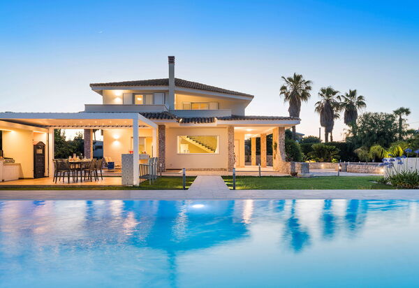 Villa Dilecta: бассейн, Открытый, Экстерьеры