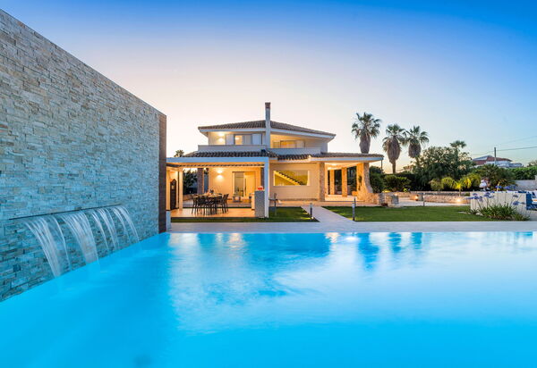 Villa Dilecta: бассейн, Открытый, Экстерьеры