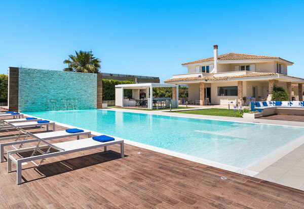 Villa Dilecta: бассейн, Открытый, Экстерьеры