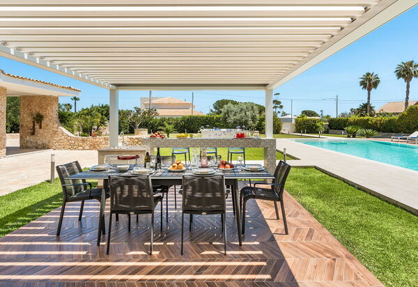 Villa Dilecta: Балкон / Терраса / Патио, бассейн, Открытый, Сад, Экстерьеры