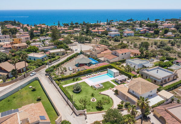 Villa Dilecta: бассейн, Взгляды