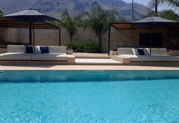 Villa Serenity: Outdoor, Pool