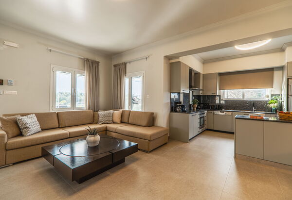 Villa Serenity: Køkken, Stue