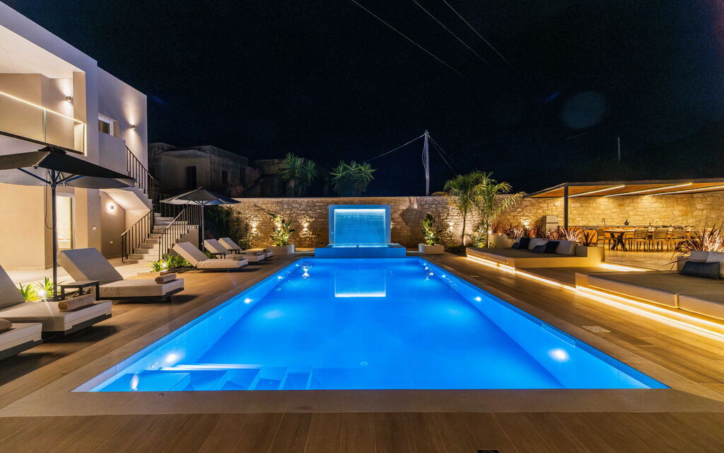 Villa Serenity: all'aperto, Piscina