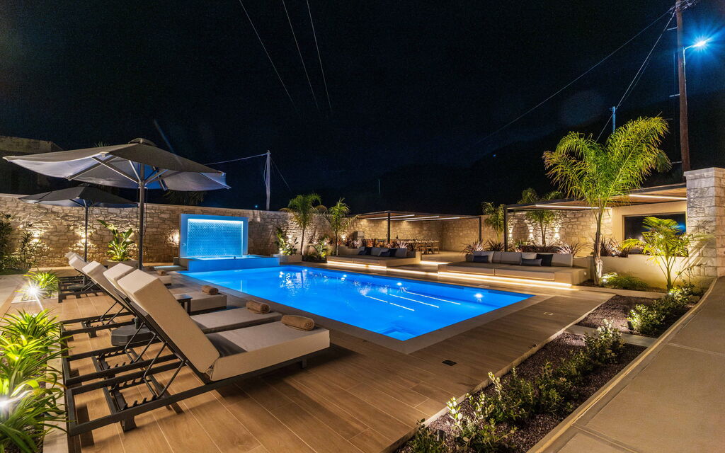 Villa Serenity: all'aperto, Piscina