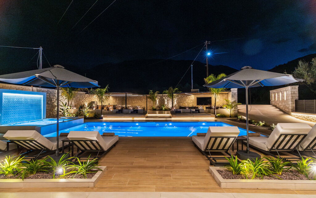 Villa Serenity: all'aperto, Piscina