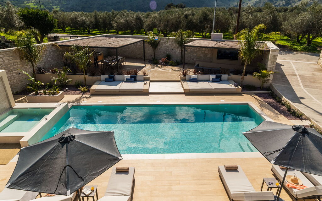 Villa Serenity: all'aperto, Piscina