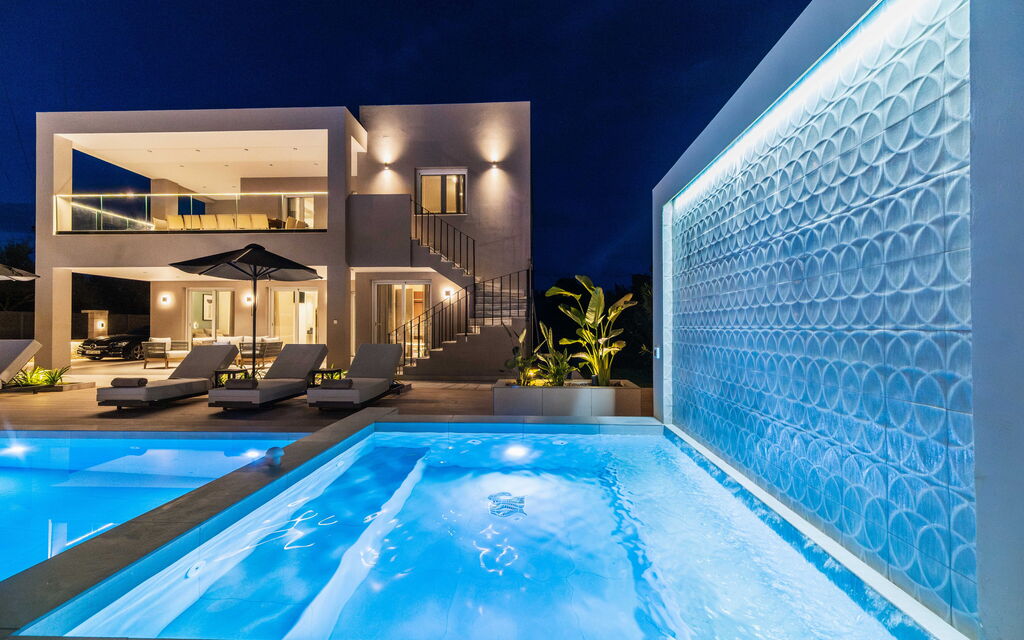 Villa Serenity: all'aperto, Esterni, Piscina