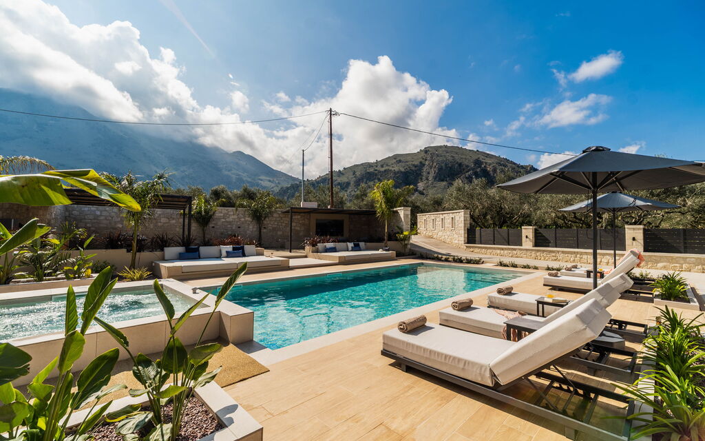 Villa Serenity: all'aperto, Giardino, Piscina