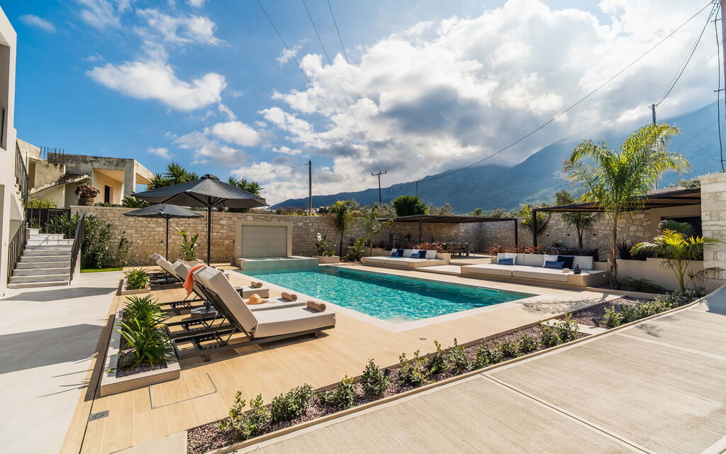 Villa Serenity: all'aperto, Piscina