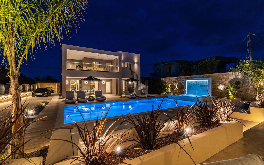 Villa Serenity: all'aperto, Esterni, Piscina