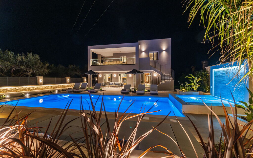 Villa Serenity: all'aperto, Esterni, Piscina