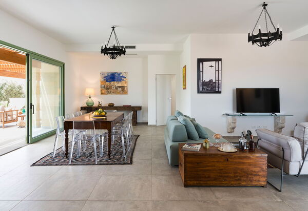 Villa Cavalè: Гостиная, Столовая