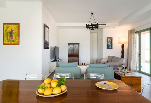 Villa Cavalè: Гостиная, Столовая