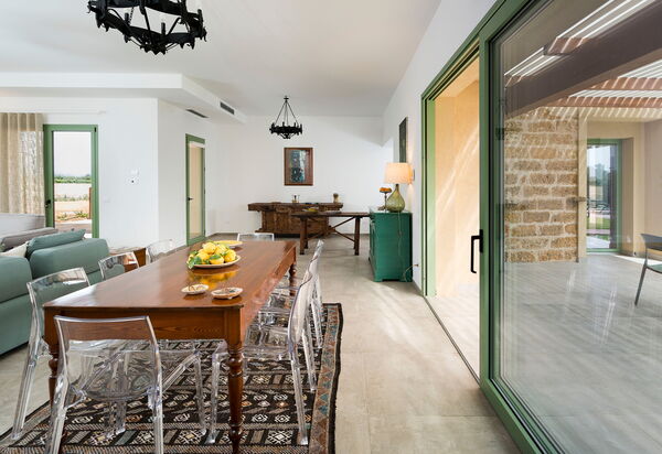 Villa Cavalè: Гостиная, Столовая