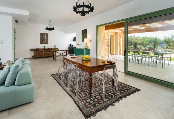 Villa Cavalè: Гостиная, Столовая